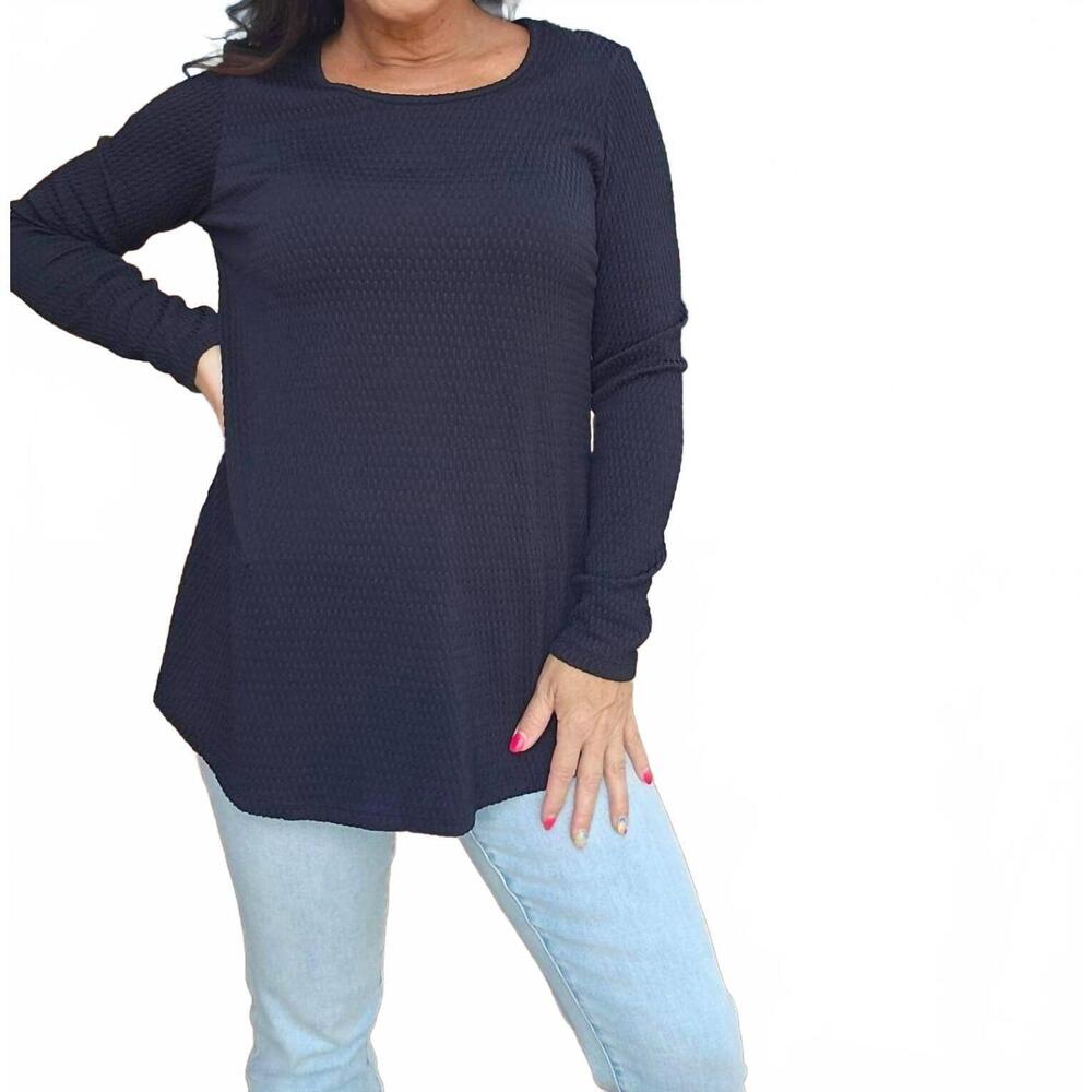 NEW PURE ESSENCE line up top in black